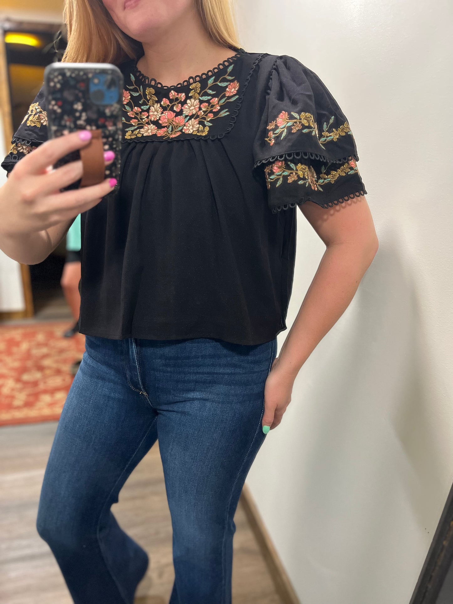 FLORAL EMBROIDERED RUFFLE SLEEVE TOP